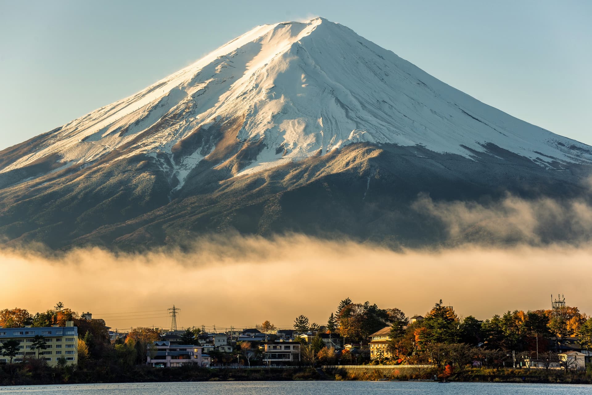 En las orillas del lago Kawaguchiko, el Mt Fuji nos contempla